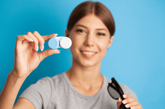 Contact Lens Care in the UAE: 10 Tips to Keep Your Eyes Happy in the Heat